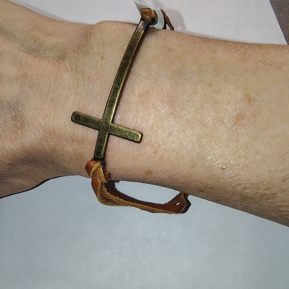 Charming Sisters “Suede the Right Way” Cross Bracelet – NWT - Picture 3 of 3